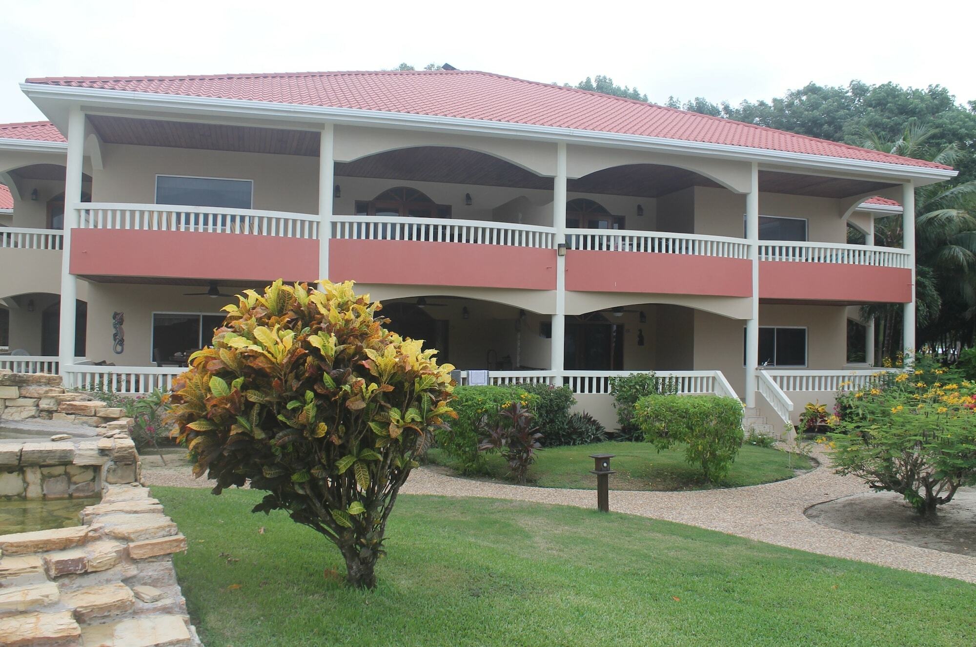 Los Porticos Villas Placencia Exterior photo